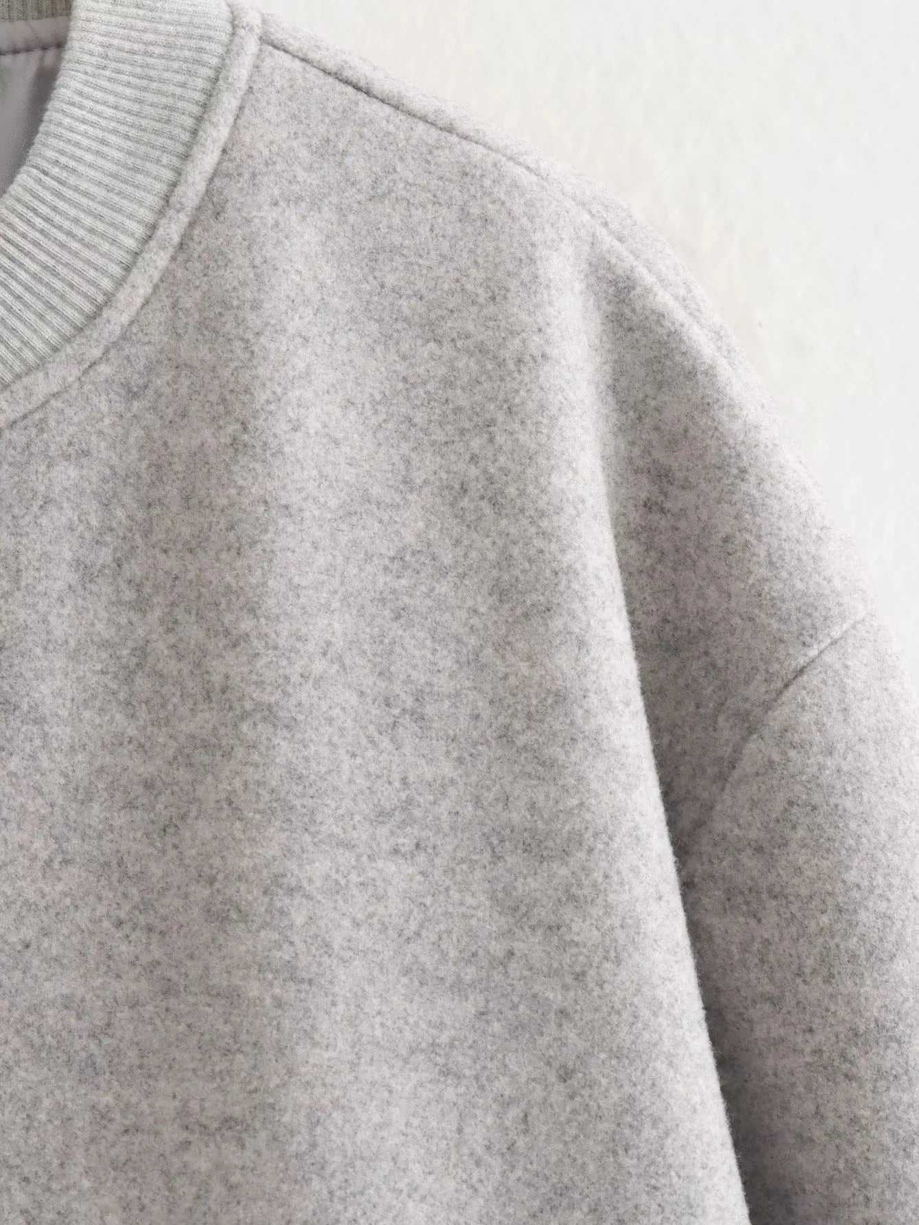 Women’s Cropped Bomber Jacket – Autumn/Winter Streetwear.