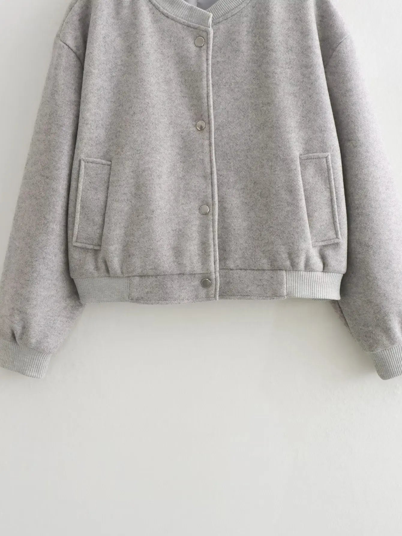 Women’s Cropped Bomber Jacket – Autumn/Winter Streetwear.