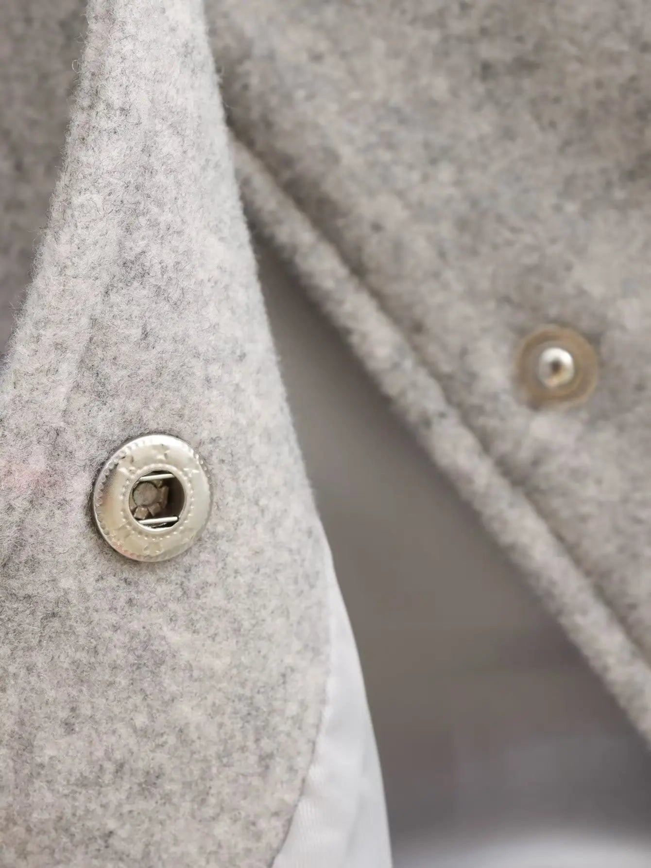 Women’s Cropped Bomber Jacket – Autumn/Winter Streetwear.