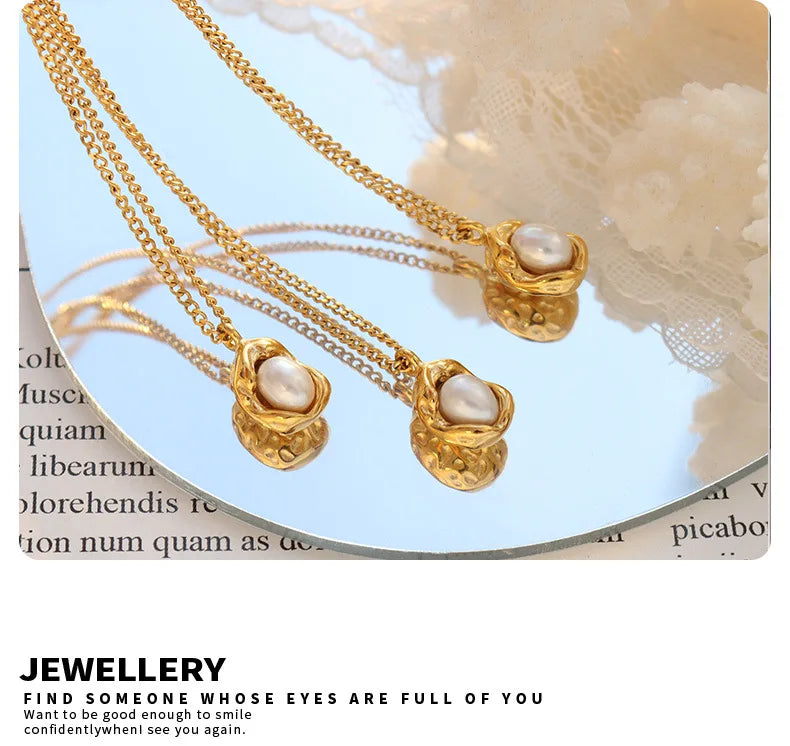 Women’s Pearl Inlaid Cuban Chain Necklace