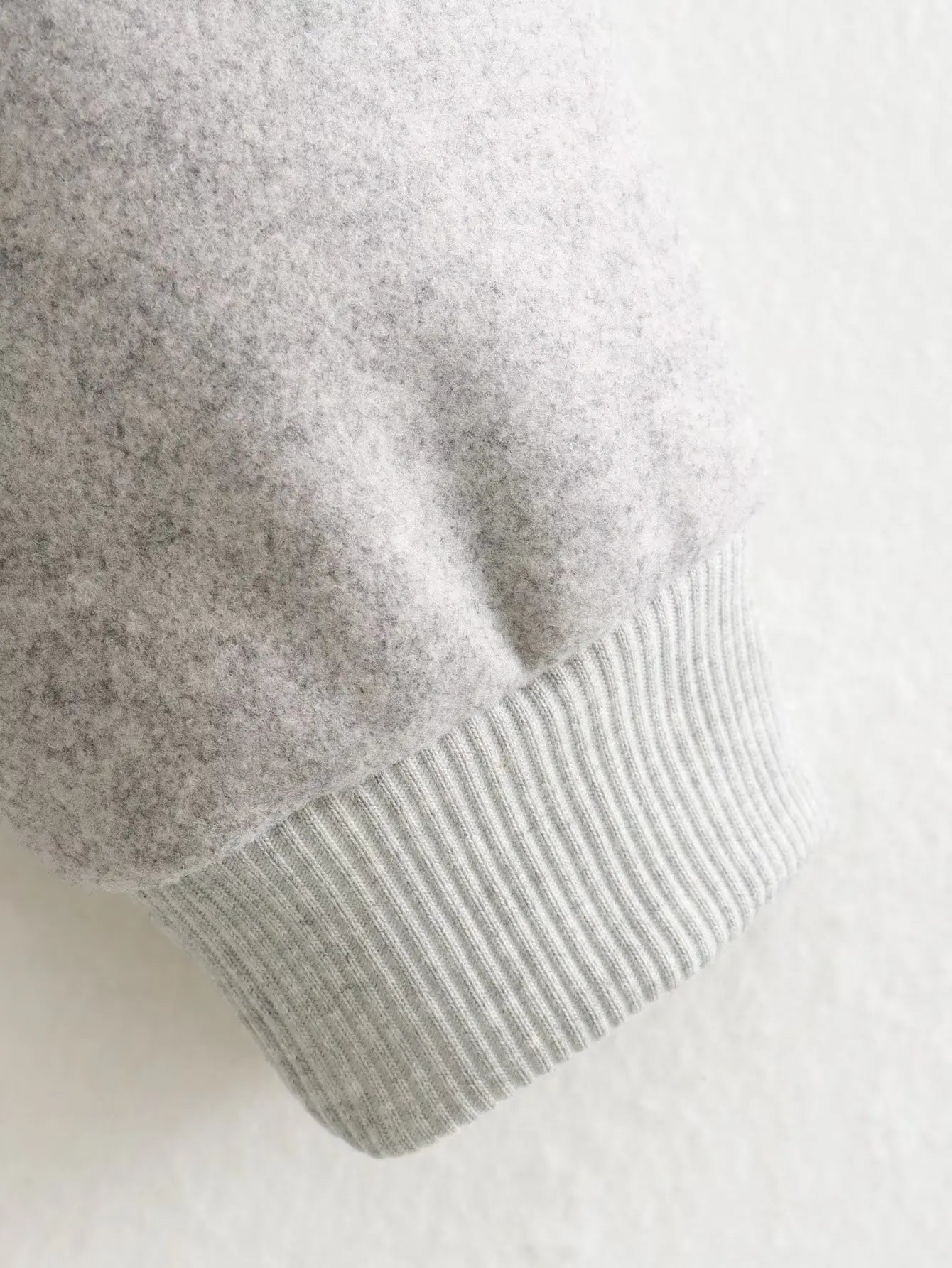 Women’s Cropped Bomber Jacket – Autumn/Winter Streetwear.