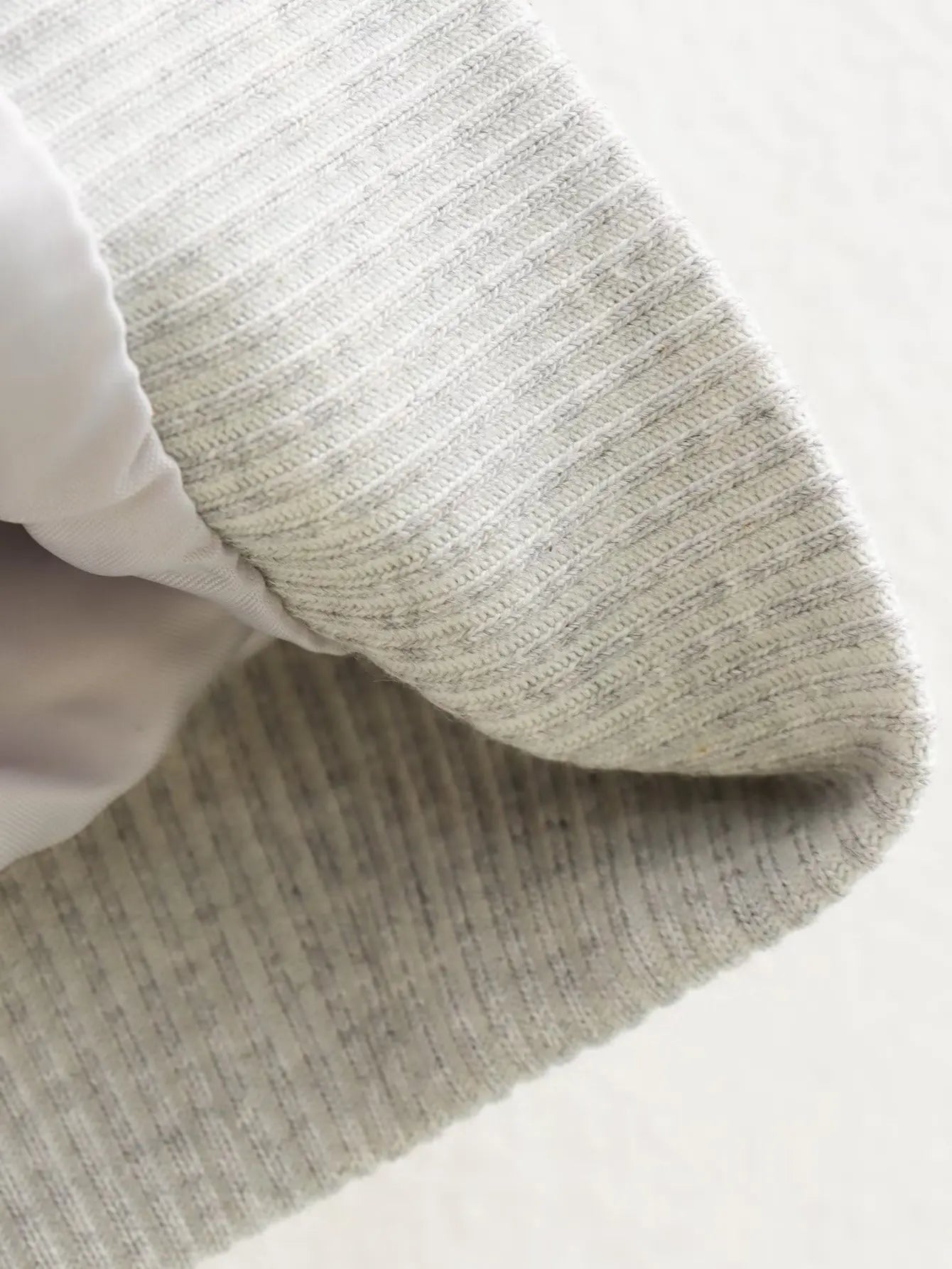 Women’s Cropped Bomber Jacket – Autumn/Winter Streetwear.