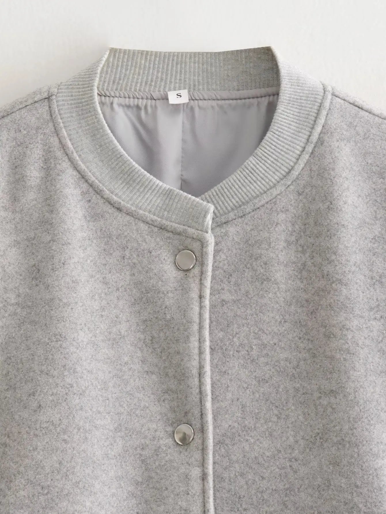 Women’s Cropped Bomber Jacket – Autumn/Winter Streetwear.