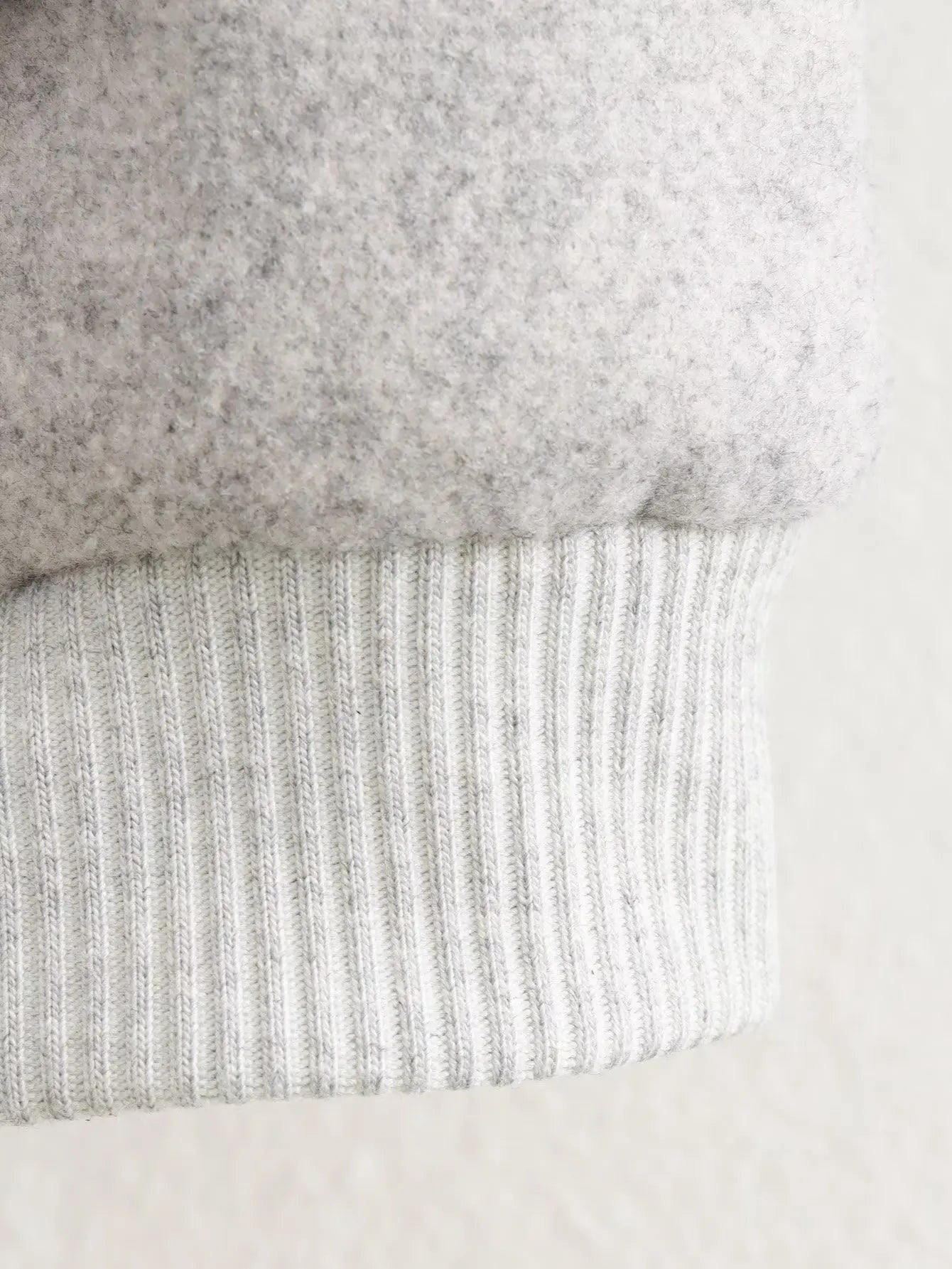 Women’s Cropped Bomber Jacket – Autumn/Winter Streetwear.