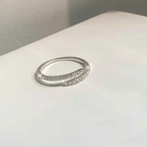 Women’s Luxury Rhinestone Hollow Ring