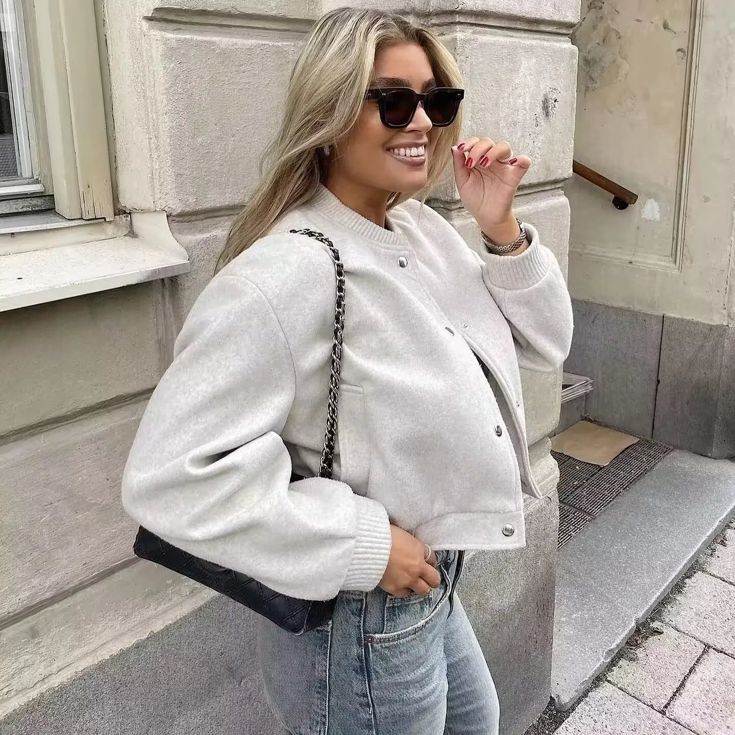 Women’s Cropped Bomber Jacket – Autumn/Winter Streetwear.