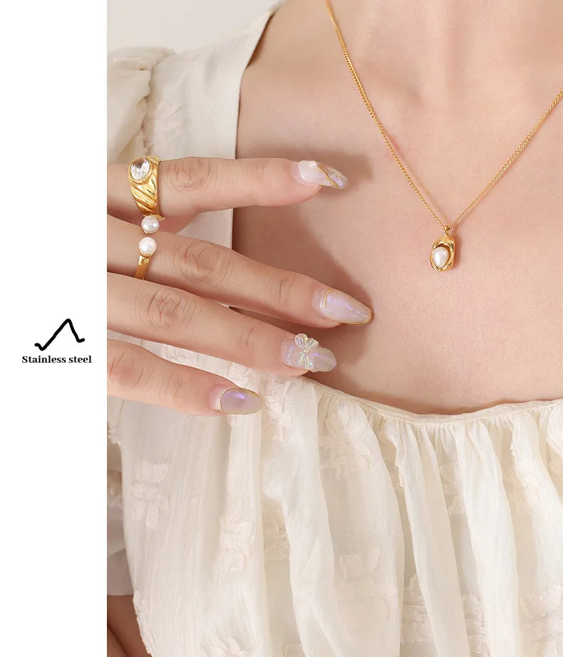 Women’s Pearl Inlaid Cuban Chain Necklace