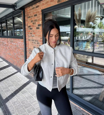 Women’s Cropped Bomber Jacket – Autumn/Winter Streetwear.
